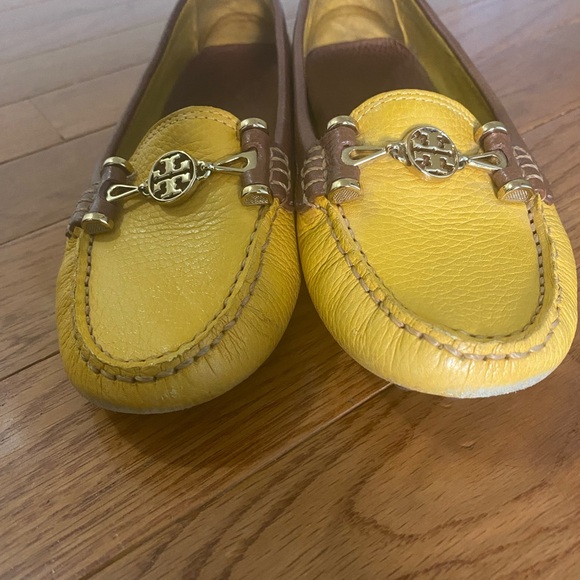 Yellow Tory Burch loafers 7.5W - Picture 6 of 7